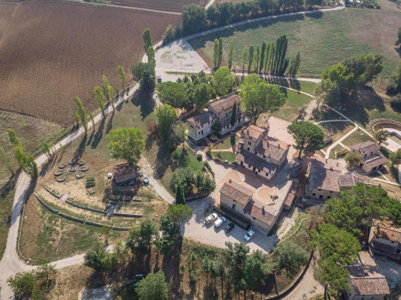Gh Borgo Pulciano Agriturismo Montone  Exterior photo